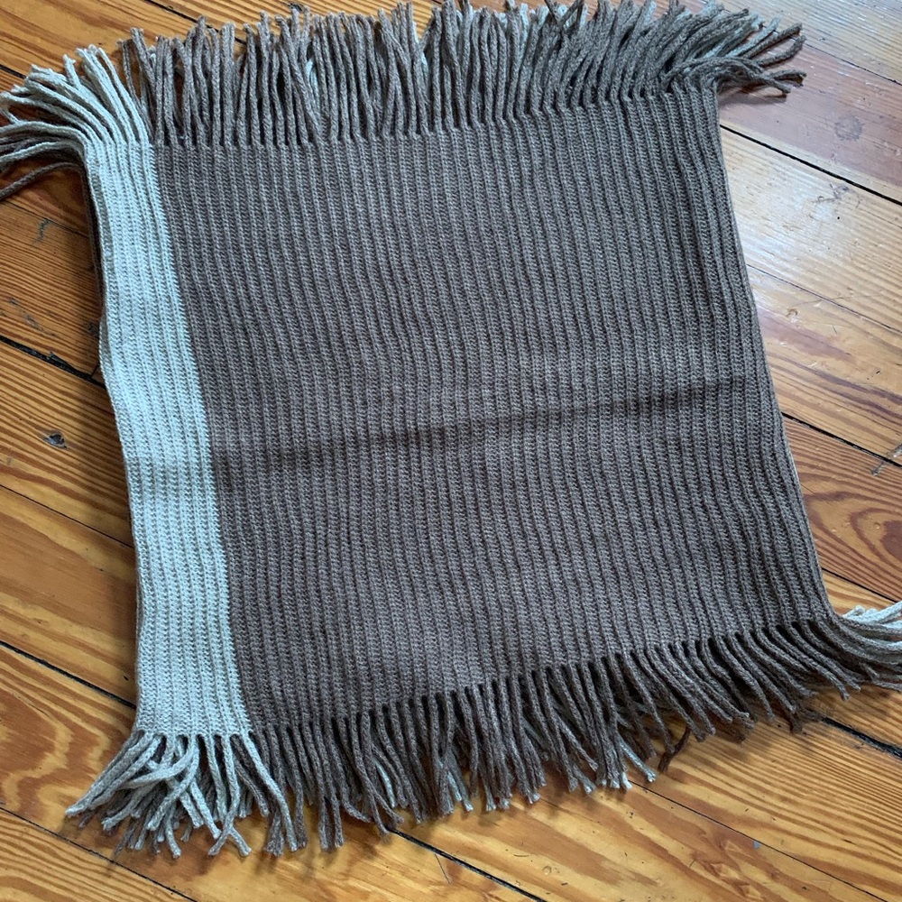 Elegant Brown and Tan Infinity Knit Scarf🧣with Fringe - Picture 4 of 6